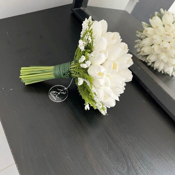 ⁦مسكة عروسة ورد التوليب⁩ - الصورة ⁦1⁩