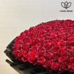 ⁦باقة الورد الاحمر الفاخر “الحب الأبدي⁩ - الصورة ⁦3⁩