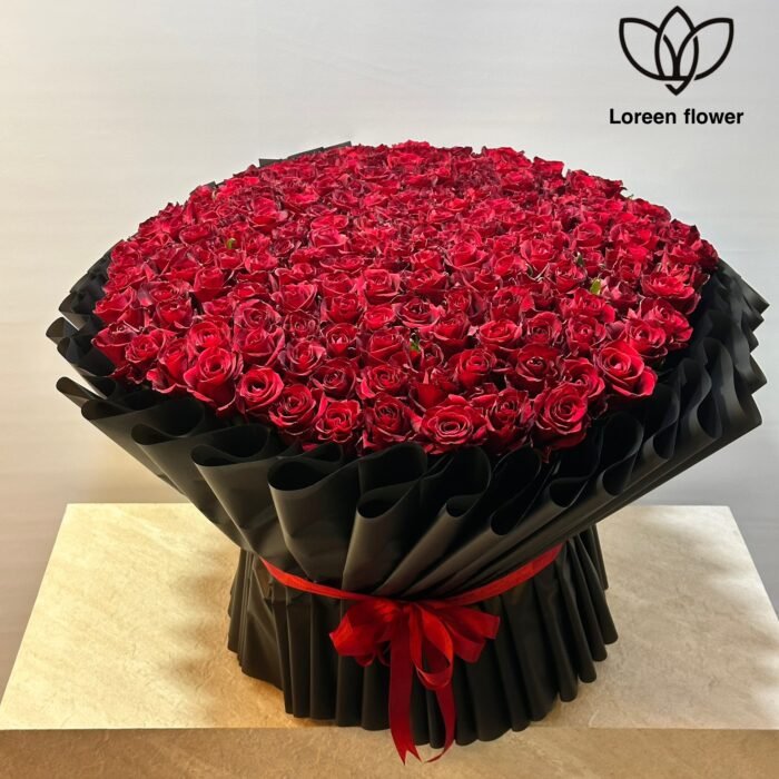 ⁦باقة الورد الاحمر الفاخر “الحب الأبدي⁩ - الصورة ⁦1⁩