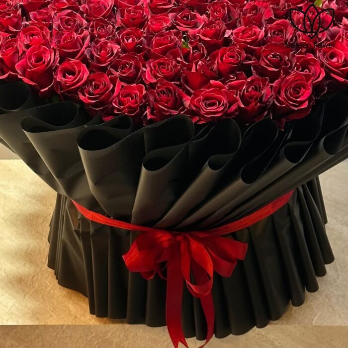 ⁦باقة الورد الاحمر الفاخر “الحب الأبدي⁩ - الصورة ⁦4⁩