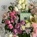 ⁦فازة الورد مع شوكولاته⁩ - الصورة ⁦2⁩