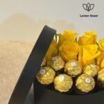 ⁦تشكيلة شوكولا مع شوكولا فيريرو روشيه مع ورود⁩ - الصورة ⁦2⁩