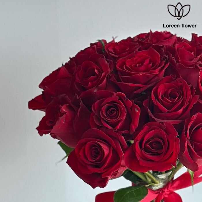 ⁦باقة ورد حمراء كلاسيك⁩ - الصورة ⁦4⁩