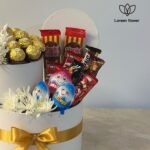 ⁦بوكس الشكولا والحلا مع الورد⁩ - الصورة ⁦2⁩